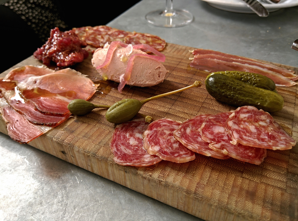 Manger de la charcuterie et de la viande rouge : plus de risques de cancers ?