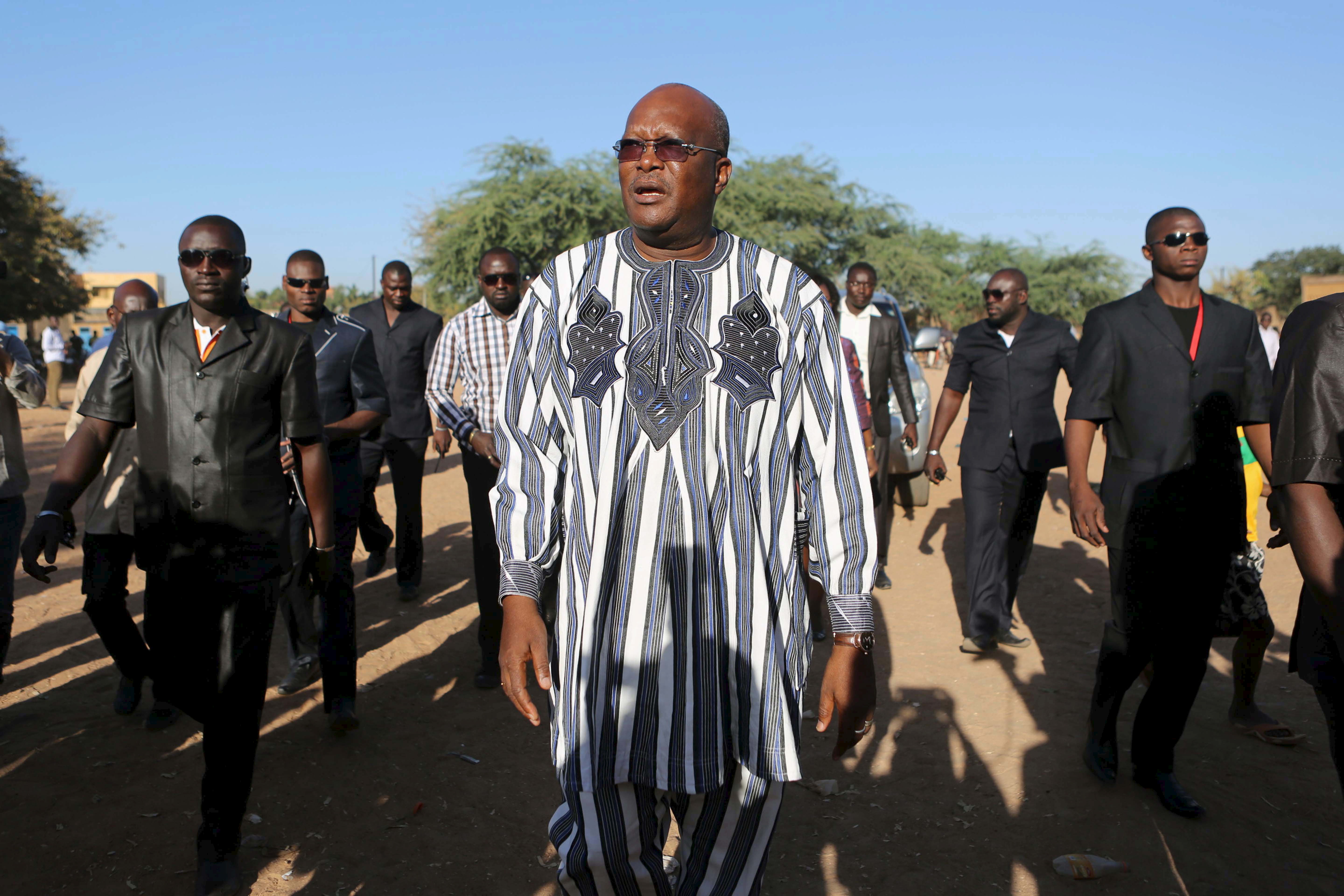 Le nouveau président du Burkina Faso prête serment