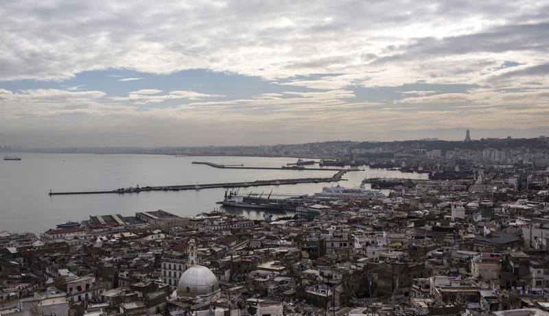 Alger dévoile son projet de réforme de la Constitution