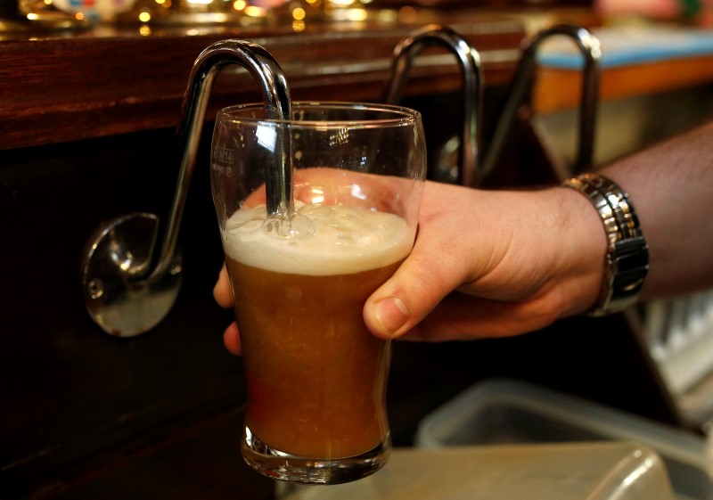 Les Britanniques invités à réduire leur consommation d'alcool