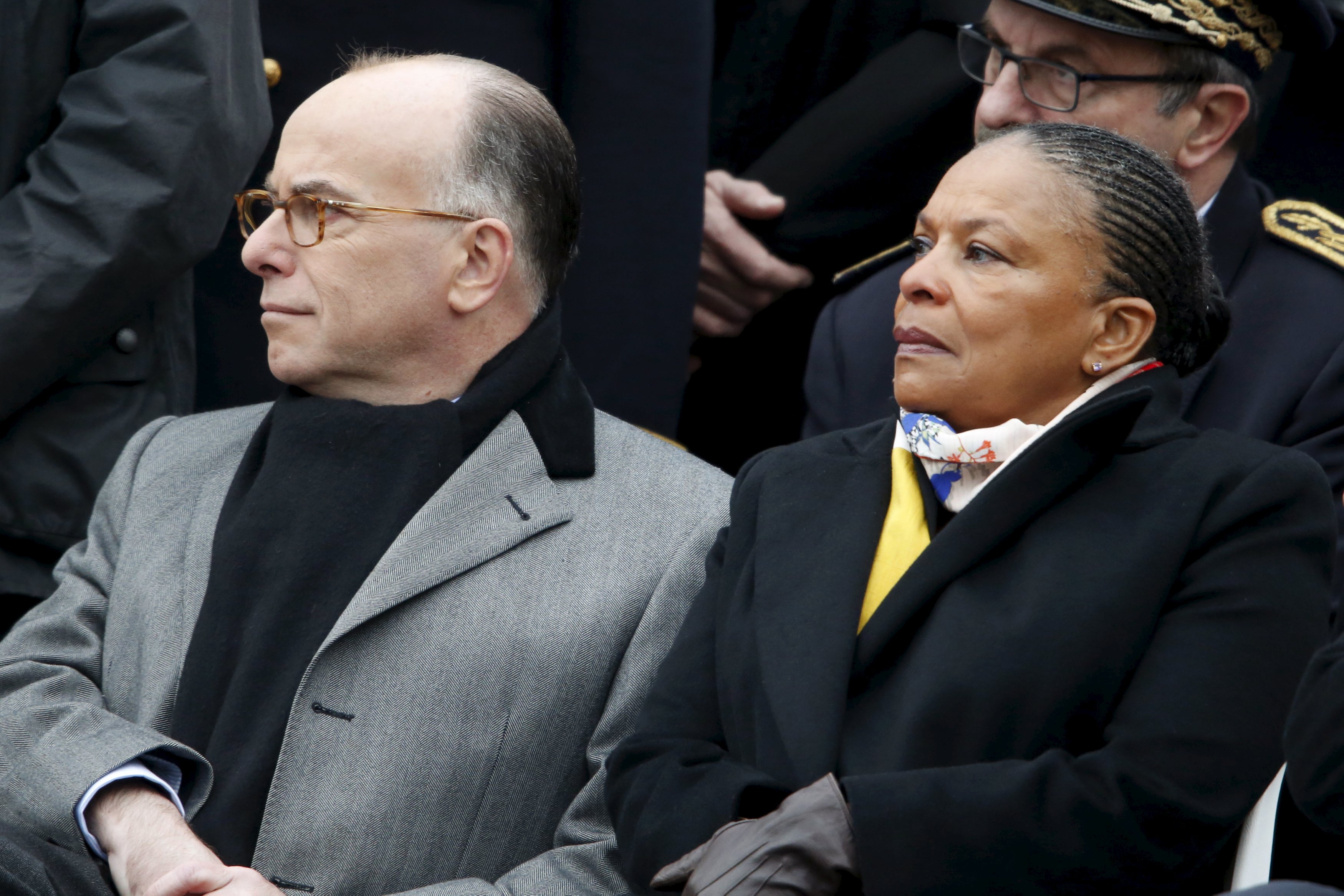 Cazeneuve défend le maintien de Taubira au gouvernement