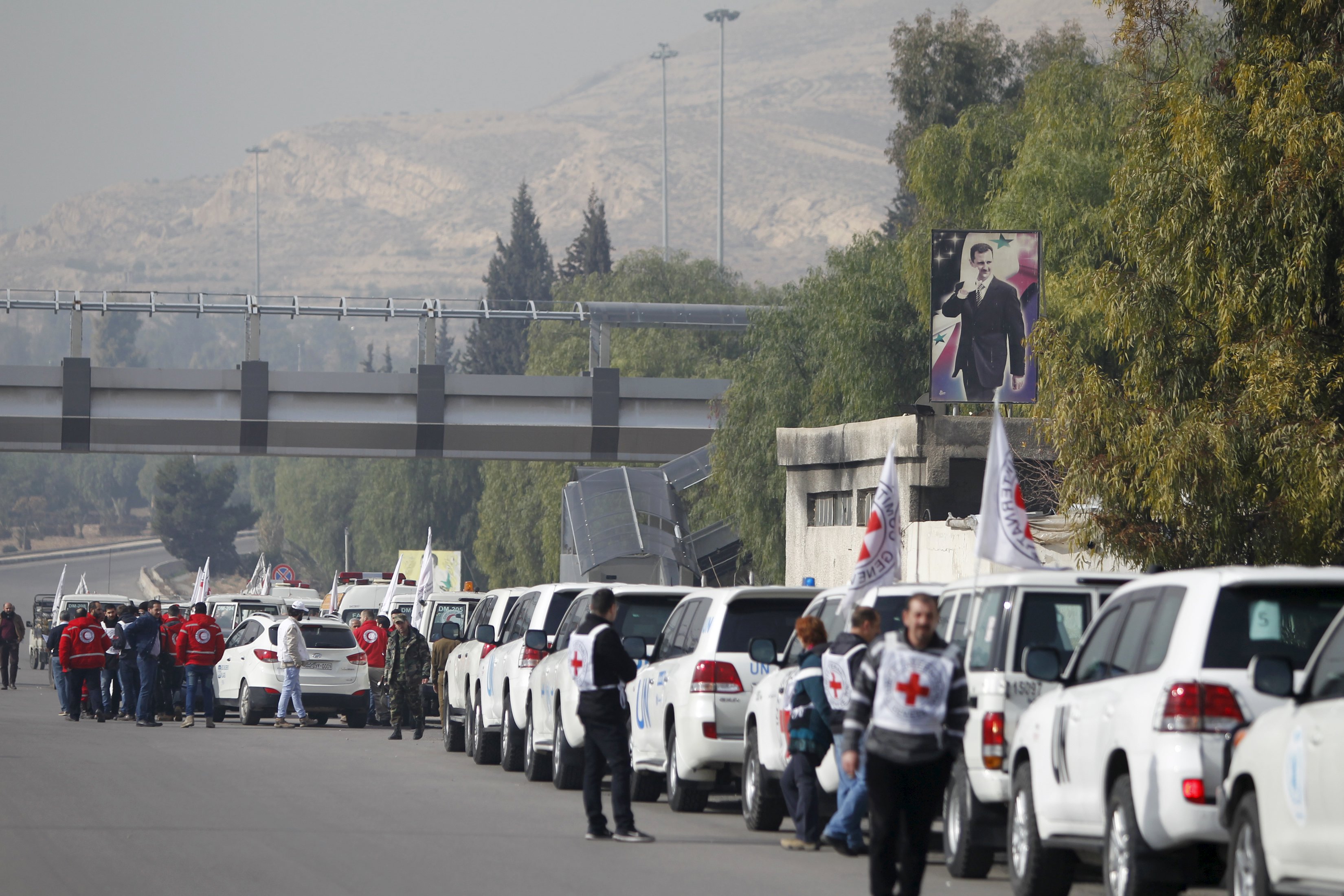 Un convoi d'aide en route vers 3 localités assiégées en Syrie