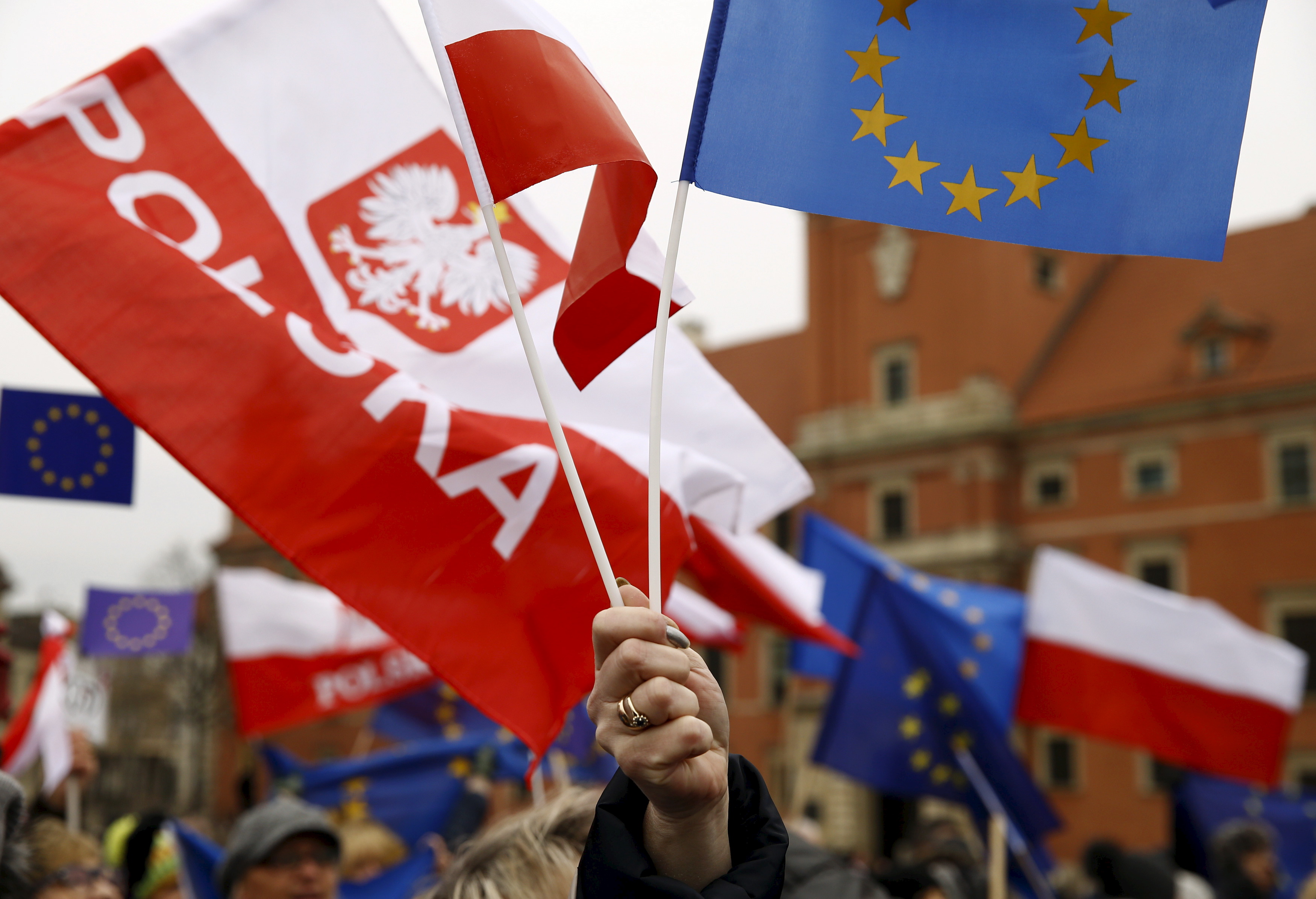 La Commission européenne maintient la pression sur Varsovie