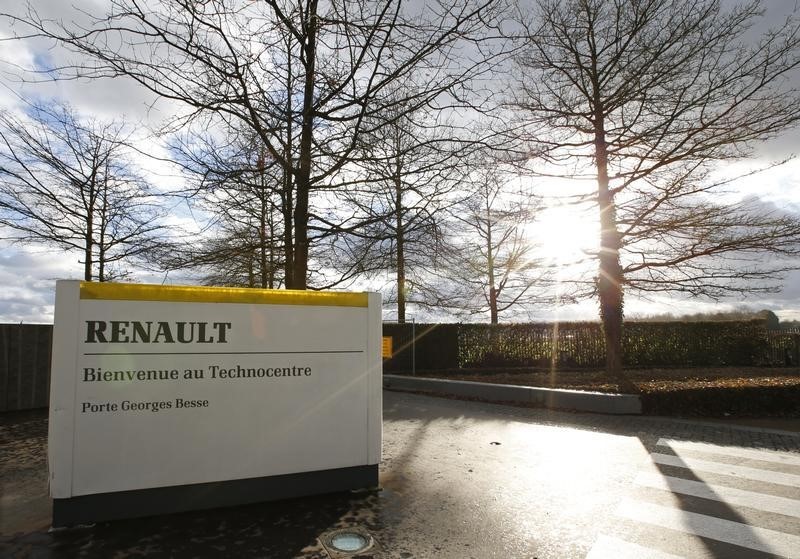 Royal appelle Renault à réagir, exclue le remboursement d'aides