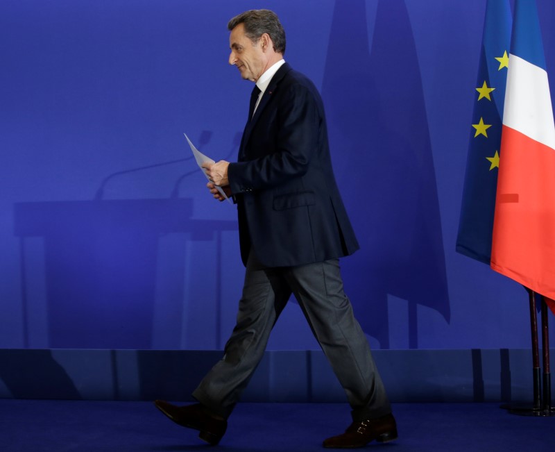Nicolas Sarkozy tente de renouer le contact avec les Français