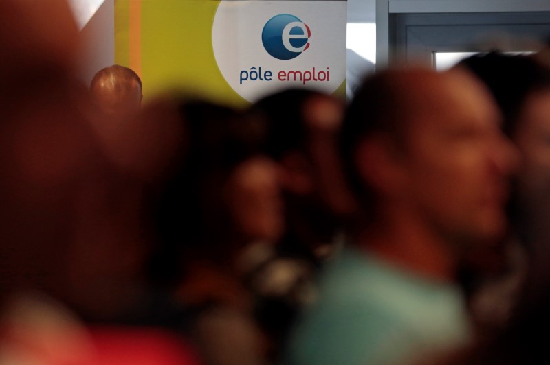 Accueil en demi-teinte pour le plan emploi