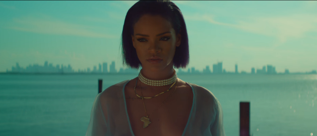 Thug Life : Un rien habille Rihanna… à moins que Rihanna ne s’habille sans rien...
