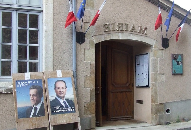 Hommage à Mandela : Hollande et Sarko dans deux avions