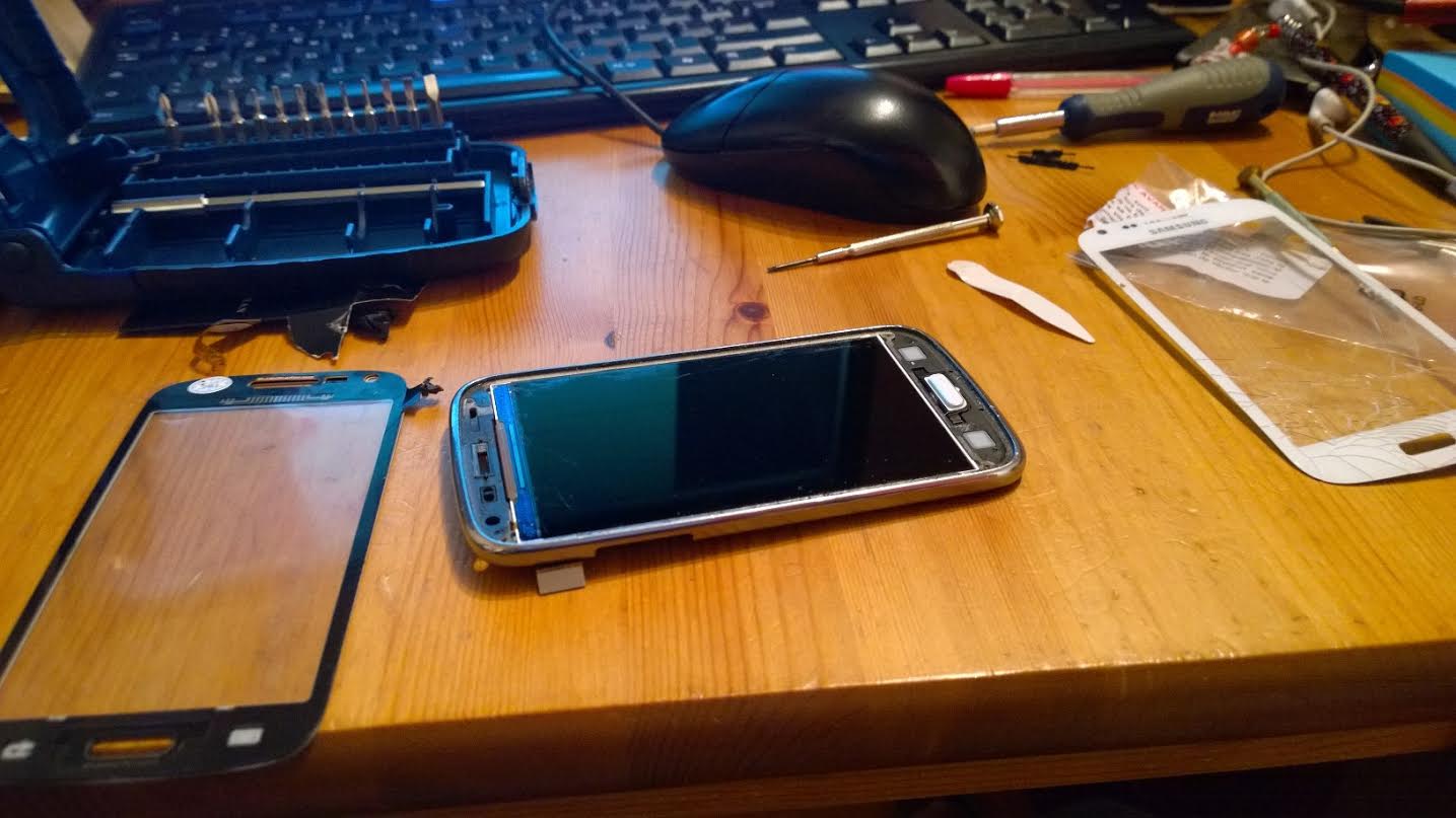 Mythe ou réalité : réparer seul l’écran cassé de son iPhone ou de son Galaxy  ?