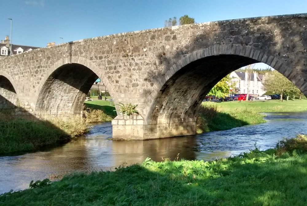 Expression : pourquoi dit-on "faire le pont" ?
